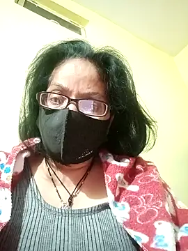 Snapshot of heenage chatting on 01.19.25 heenage online show from 01.19.25