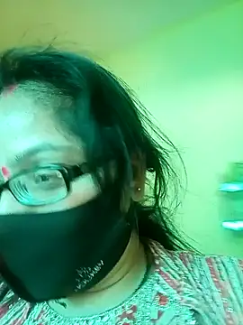 Snapshot of heenage chatting on 02.15.25 heenage online show from 02.15.25