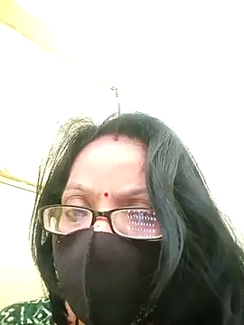 Snapshot of heenage chatting on 02.21.25 heenage online show from 02.21.25