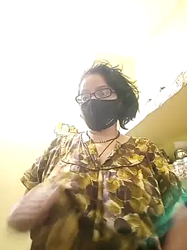 Snapshot of heenage chatting on 02.28.25 heenage online show from 02.28.25