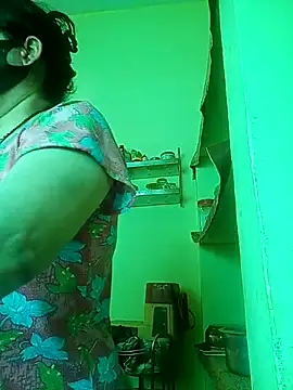 Snapshot of heenage chatting on 03.15.25 heenage online show from 03.15.25