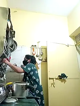 Snapshot of heenage chatting on 03.20.25 heenage online show from 03.20.25