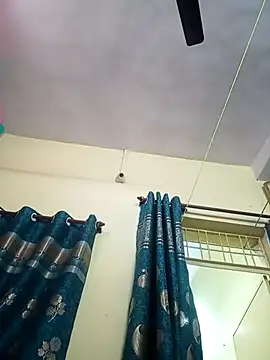 Snapshot of heenage chatting on 10.12.25 heenage online show from 10.12.25