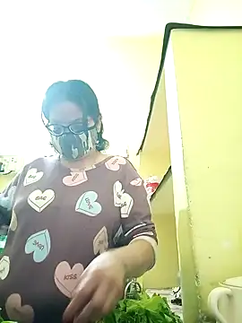 Snapshot of heenage chatting on 11.09.25 heenage online show from 11.09.25