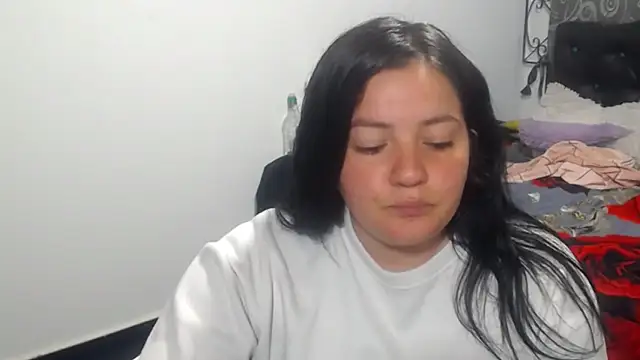 Snapshot of shopyymessyy chatting on 12.20.24 shopyymessyy online show from 12.20.24