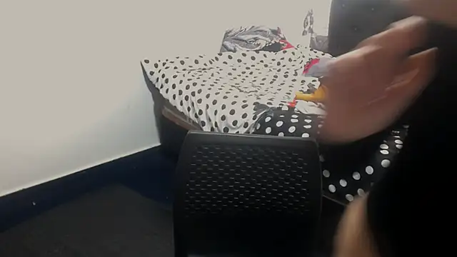 Snapshot of shopyymessyy chatting on 02.18.25 shopyymessyy online show from 02.18.25