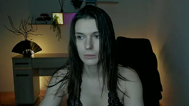 Snapshot of EricaPowers chatting on 12.12.24 EricaPowers online show from 12.12.24