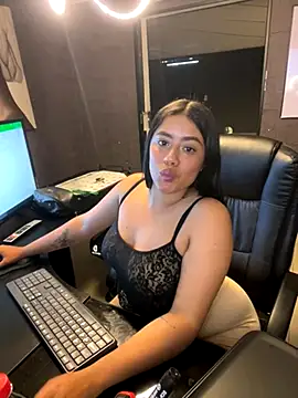 ElaaPerez online show from 10.10.25