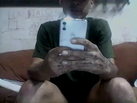 Snapshot of _Dmente_ chatting on 09.16.25 Dmente online show from 09.16.25