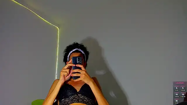 Snapshot of NickSull__ chatting on 12.10.24 NickSull online show from 12.10.24