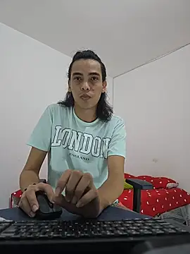 Snapshot of NickSull__ chatting on 12.04.25 NickSull online show from 12.04.25