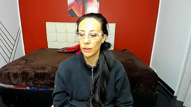 Snapshot of Abrillee1 chatting on 12.19.24 Abrillee1 online show from 12.19.24