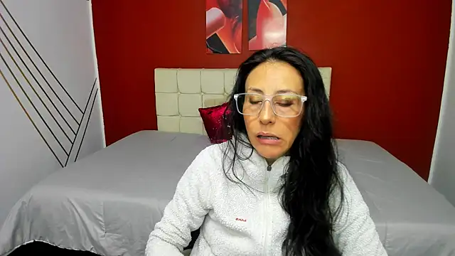 Snapshot of Abrillee1 chatting on 12.21.24 Abrillee1 online show from 12.21.24