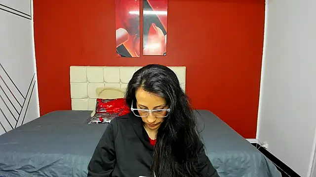 Snapshot of Abrillee1 chatting on 02.13.25 Abrillee1 online show from 02.13.25