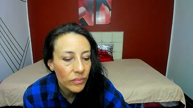 Snapshot of Abrillee1 chatting on 02.18.25 Abrillee1 online show from 02.18.25