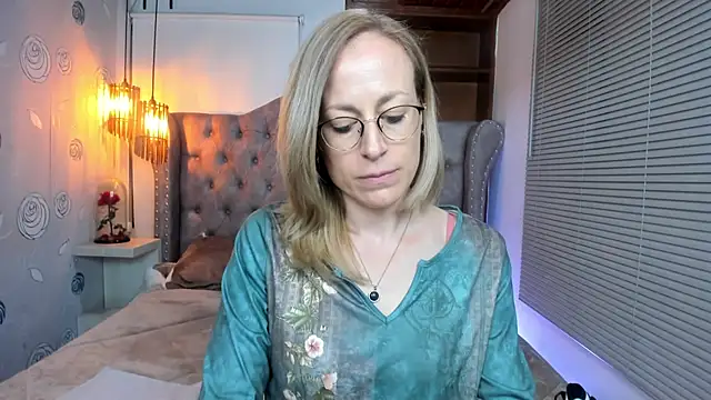 Snapshot of SammySanders chatting on 12.30.24 SammySanders online show from 12.30.24