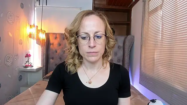 Snapshot of SammySanders chatting on 02.05.25 SammySanders online show from 02.05.25