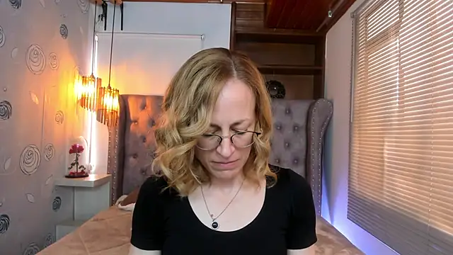 Snapshot of SammySanders chatting on 02.08.25 SammySanders online show from 02.08.25