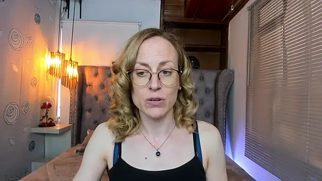 Snapshot of SammySanders chatting on 02.12.25 SammySanders online show from 02.12.25