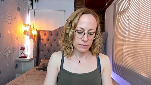 Snapshot of SammySanders chatting on 02.13.25 SammySanders online show from 02.13.25