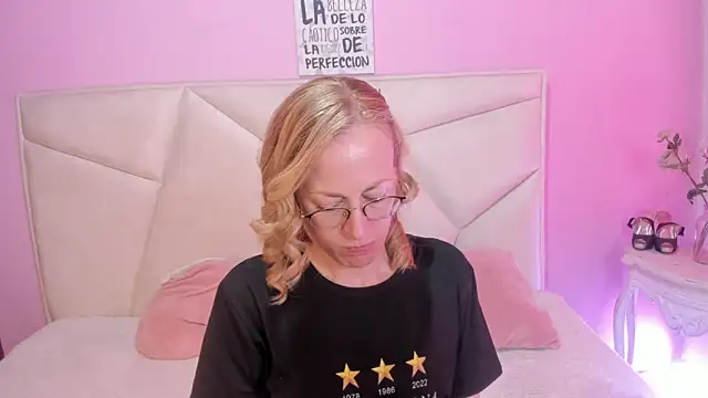 Snapshot of SammySanders chatting on 09.15.25 SammySanders online show from 09.15.25