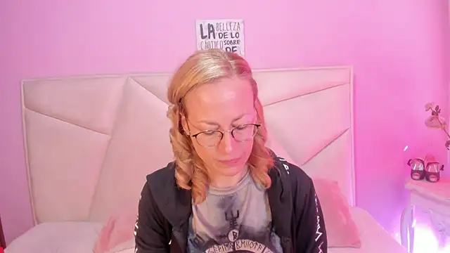 Snapshot of SammySanders chatting on 09.21.25 SammySanders online show from 09.21.25