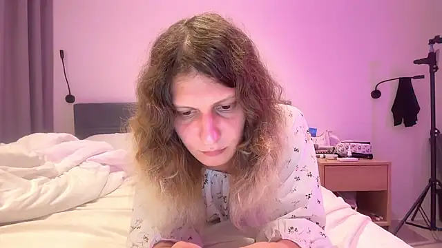 Alice Pinkhead online show from 10.27.25