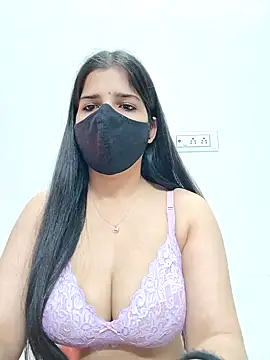 Snapshot of aaliya_bhattt chatting on 12.26.24 aaliya bhattt online show from 12.26.24