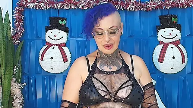 Snapshot of SandyyRose chatting on 12.13.24 SandyyRose online show from 12.13.24