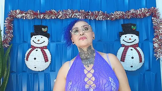 Snapshot of SandyyRose chatting on 12.21.24 SandyyRose online show from 12.21.24