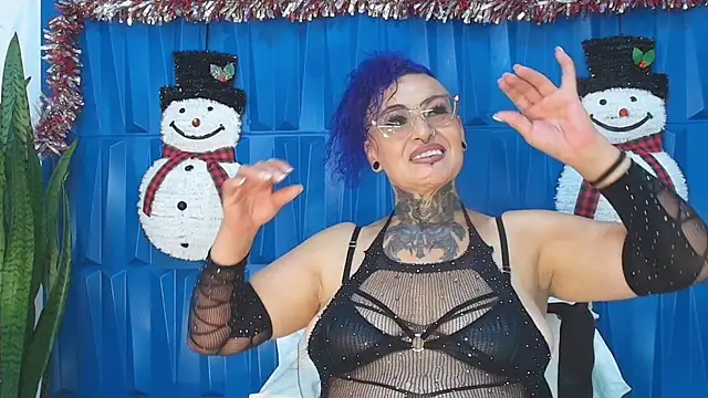 Snapshot of SandyyRose chatting on 12.30.24 SandyyRose online show from 12.30.24