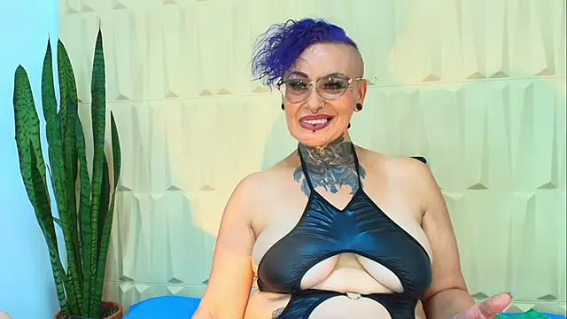 Snapshot of SandyyRose chatting on 03.14.25 SandyyRose online show from 03.14.25