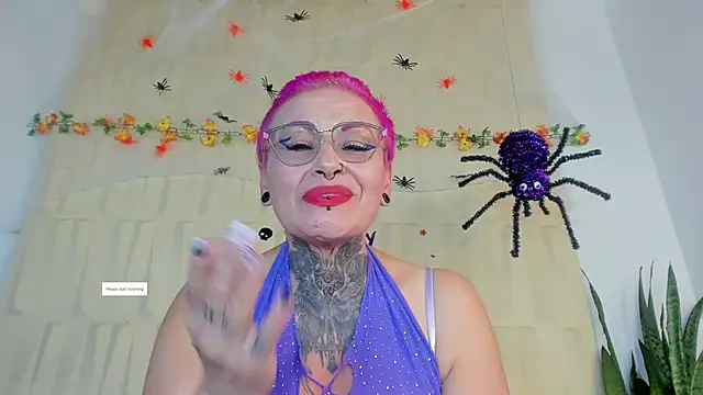 Snapshot of SandyyRose chatting on 10.18.25 SandyyRose online show from 10.18.25