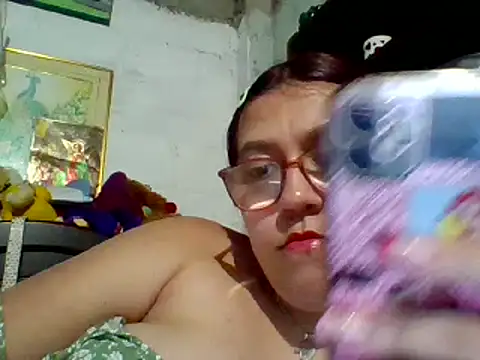 Snapshot of dafne19_ chatting on 02.21.25 dafne19 online show from 02.21.25