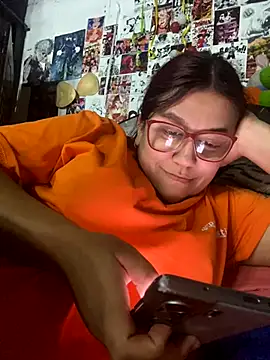 Snapshot of dafne19_ chatting on 10.18.25 dafne19 online show from 10.18.25