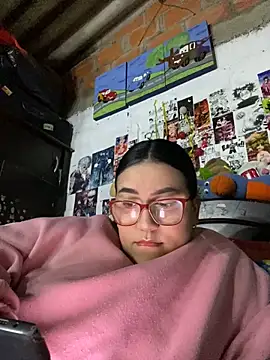 Snapshot of dafne19_ chatting on 10.25.25 dafne19 online show from 10.25.25