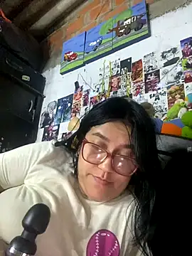 Snapshot of dafne19_ chatting on 10.27.25 dafne19 online show from 10.27.25