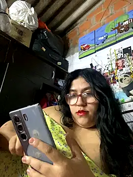 Snapshot of dafne19_ chatting on 10.29.25 dafne19 online show from 10.29.25