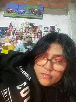 Snapshot of dafne19_ chatting on 10.31.25 dafne19 online show from 10.31.25