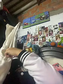 Snapshot of dafne19_ chatting on 11.18.25 dafne19 online show from 11.18.25