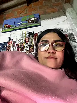 Snapshot of dafne19_ chatting on 11.23.25 dafne19 online show from 11.23.25