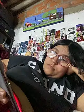 Snapshot of dafne19_ chatting on 11.25.25 dafne19 online show from 11.25.25