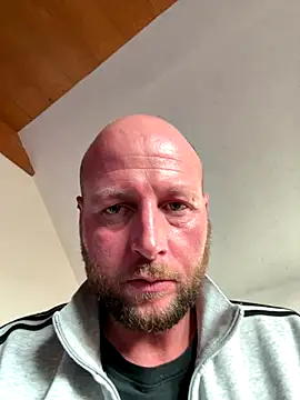 Snapshot of nikeaddicted2 chatting on 11.16.25 nikeaddicted2 online show from 11.16.25