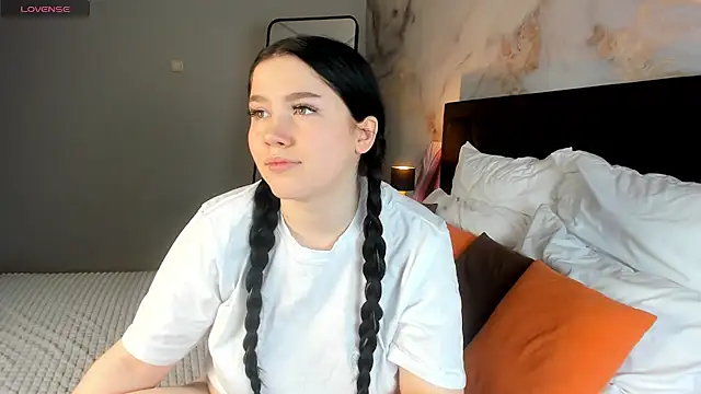 Snapshot of MaryAriel chatting on 03.13.25 MaryAriel online show from 03.13.25