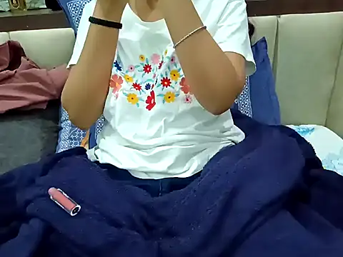 Snapshot of GoldnessAishu chatting on 12.23.24 GoldnessAishu online show from 12.23.24