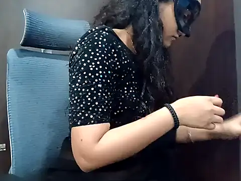 Snapshot of GoldnessAishu chatting on 01.28.25 GoldnessAishu online show from 01.28.25