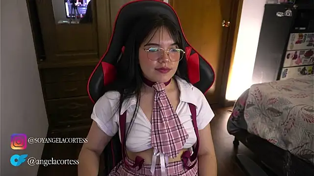 Snapshot of angela_cortes_ chatting on 10.24.25 angela cortes online show from 10.24.25