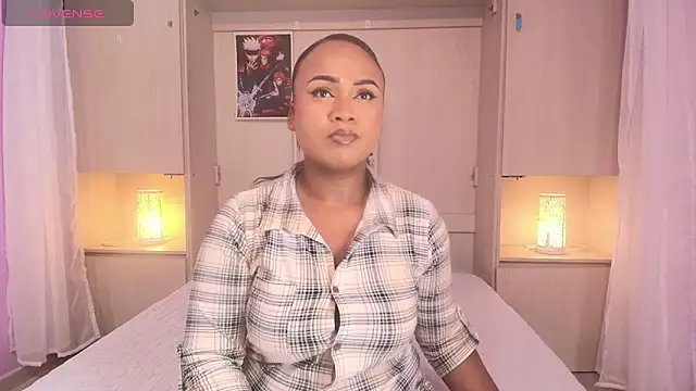 Snapshot of EmilyyStuart chatting on 02.06.25 EmilyyStuart online show from 02.06.25