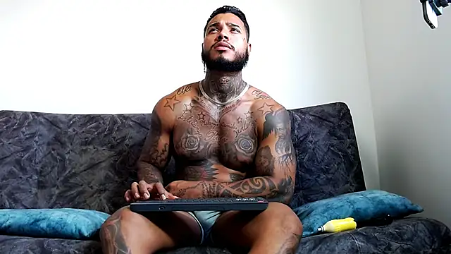 Snapshot of Exotic_tatto27121 chatting on 12.06.24 Exotic tatto27121 online show from 12.06.24