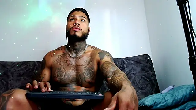 Snapshot of Exotic_tatto27121 chatting on 12.29.24 Exotic tatto27121 online show from 12.29.24